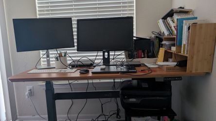 Electric standing desk
