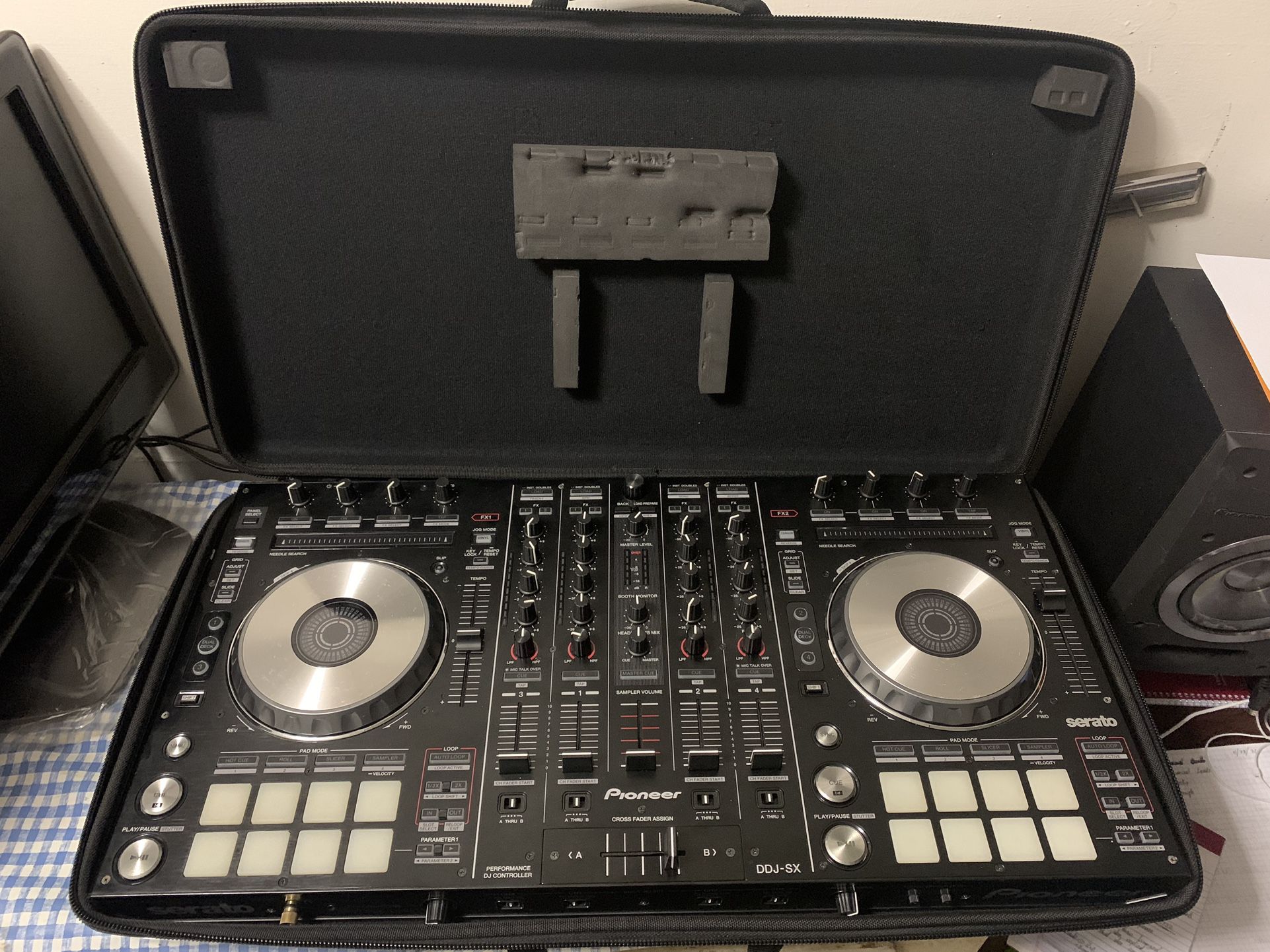 Pioneer DDJ-SX Digital DJ Controller / Magma Bags Control Case