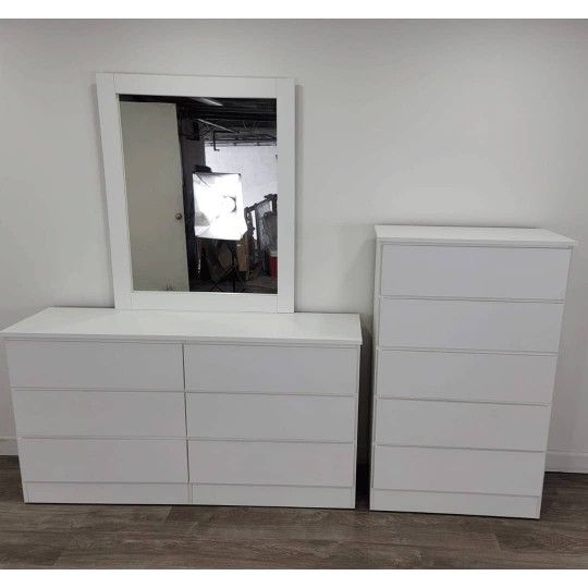 Dresser With Mirror And Chest