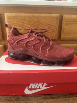 Nike Air VaporMax Plus – Women’s Size 9 – NEW – $140 OBO