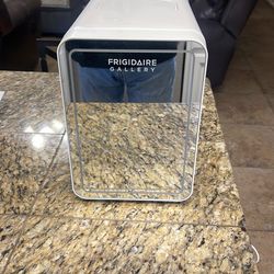 Small fridgidaire fridge