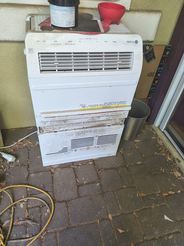 Shaker Window AC Unit Runs Great
