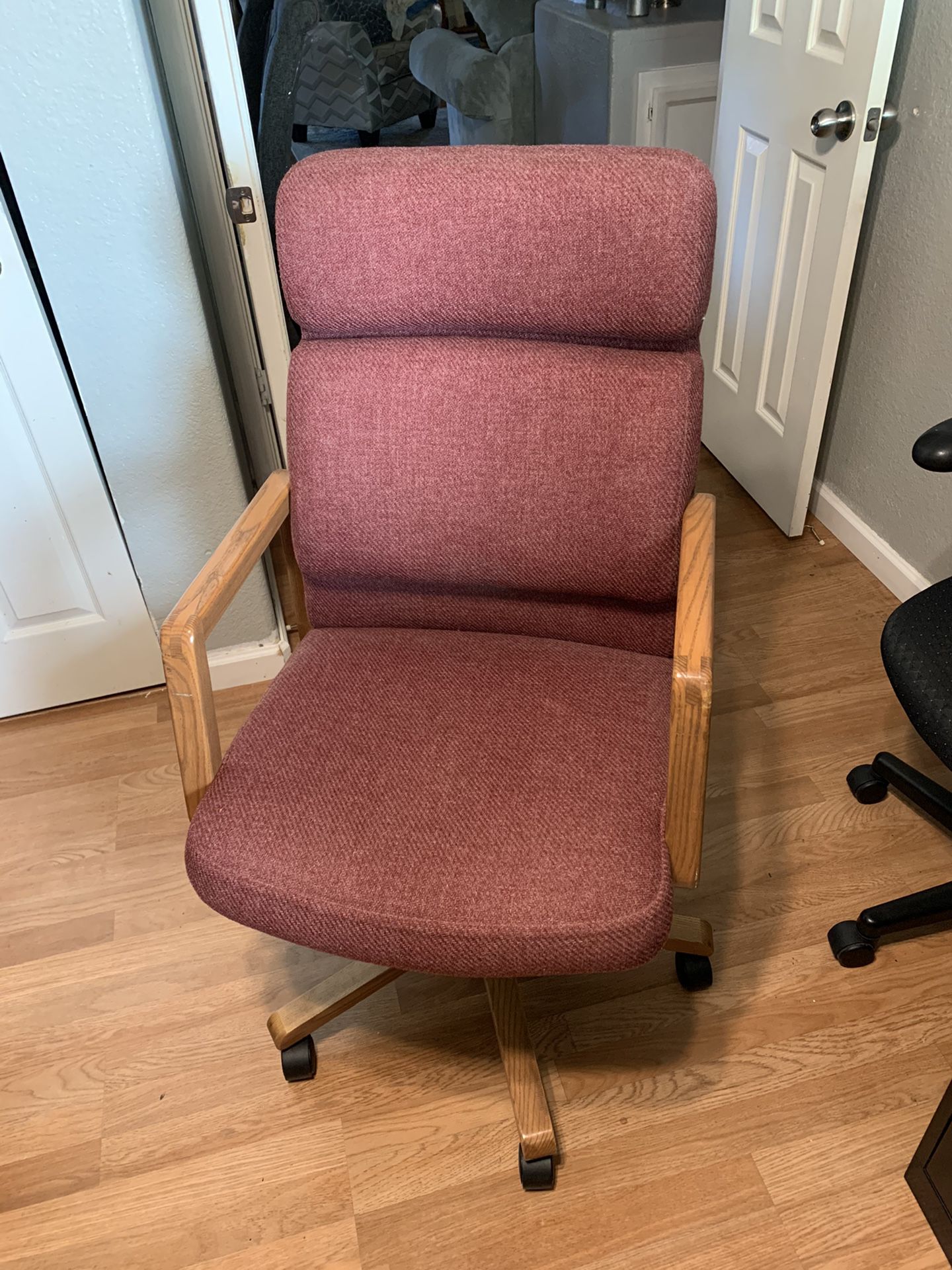 Rolling nice firm office chair 40 firm