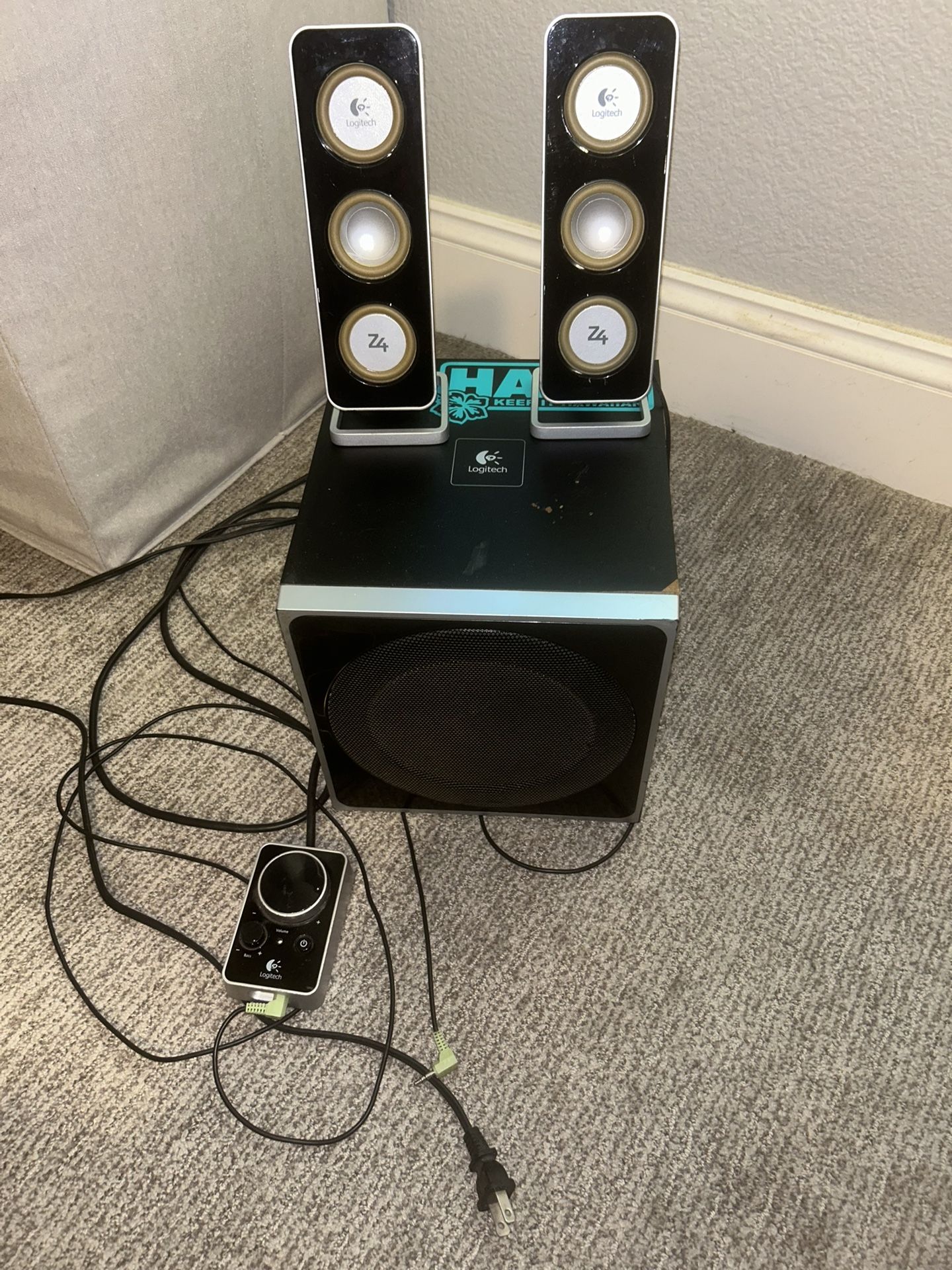 Logitech Z4 Speakers & 10 in Subwoofer