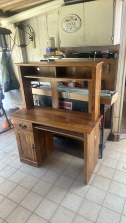 Computer desk