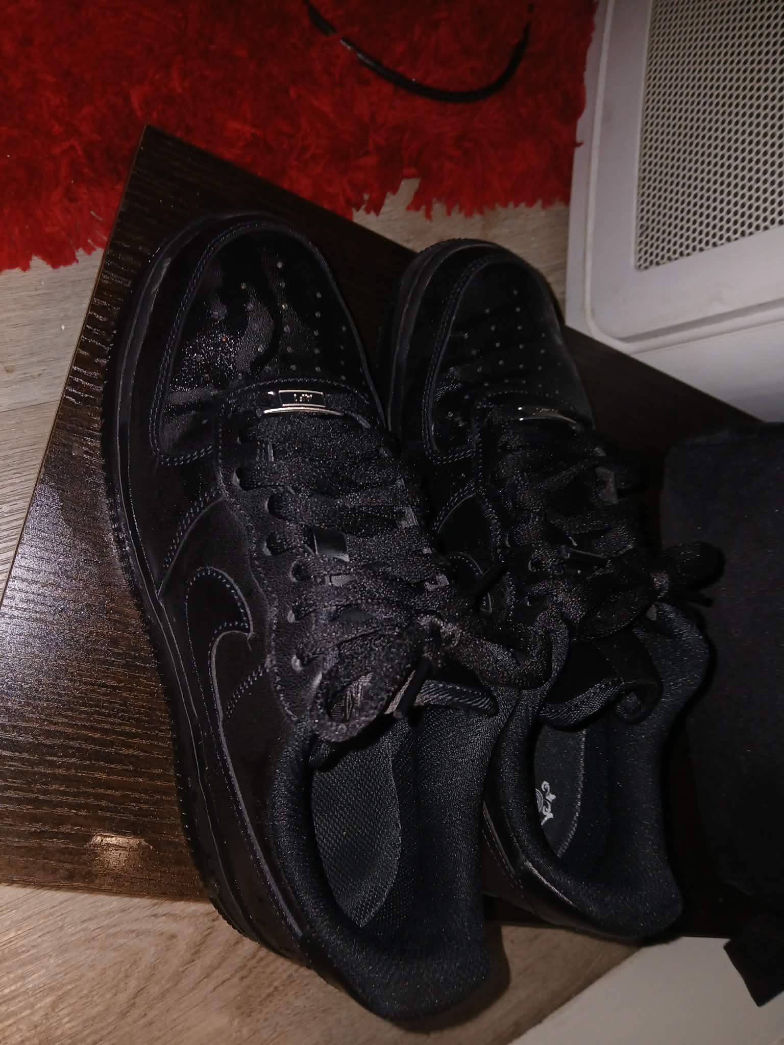 Sz 9 all blk af1s