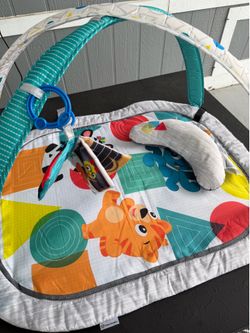 Baby activity mat