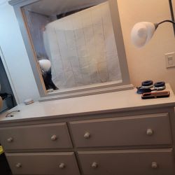 Dresser With Mirror