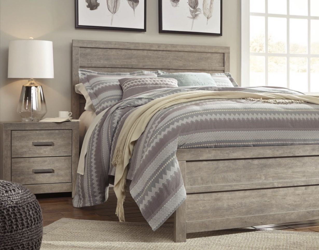 1 Queen Bed, Boxspring, Lamp, Glass LED candles $40