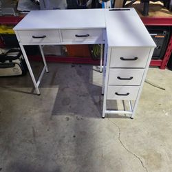 Pending pick up- Free desk