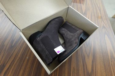 Kenneth Cole REACTION Salt Chelsea Leather Ankle Boots In Chocolate – Women’s 7.5