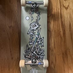Skateboard BARELY USED