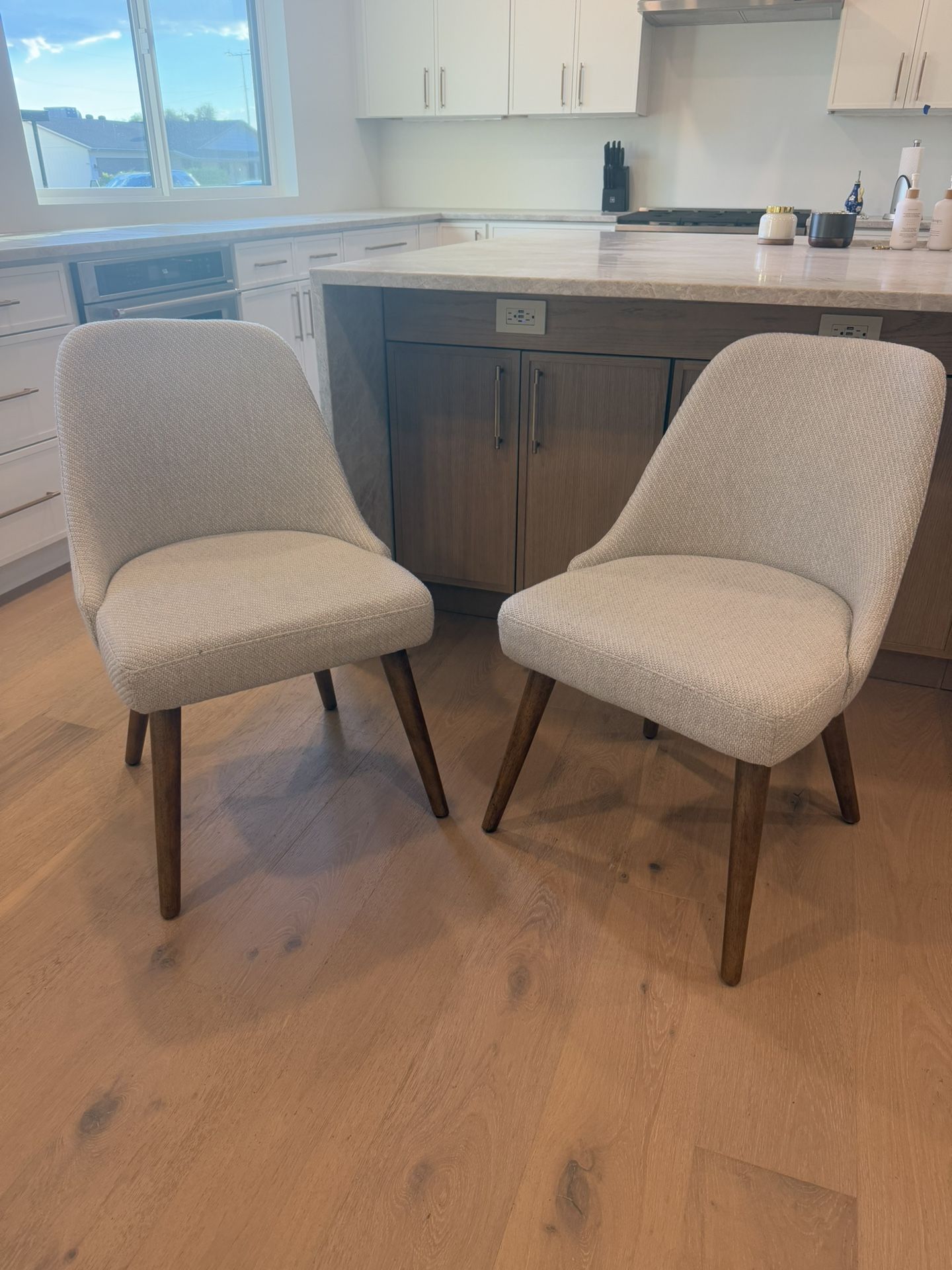 Pair of Mid-Century Modern Upholstered Dining Chairs – Cream Fabric & Walnut Legs