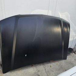 05 Chevy Silverado (NON HD) Hood. 