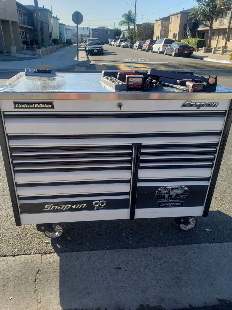 Snapon 60 inch epic tool box top not included