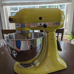 Kitchen Aid Artisan Series 5, 5 qt stand mixer used