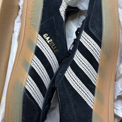 Gazelle Indoor Black Gum Size 6W