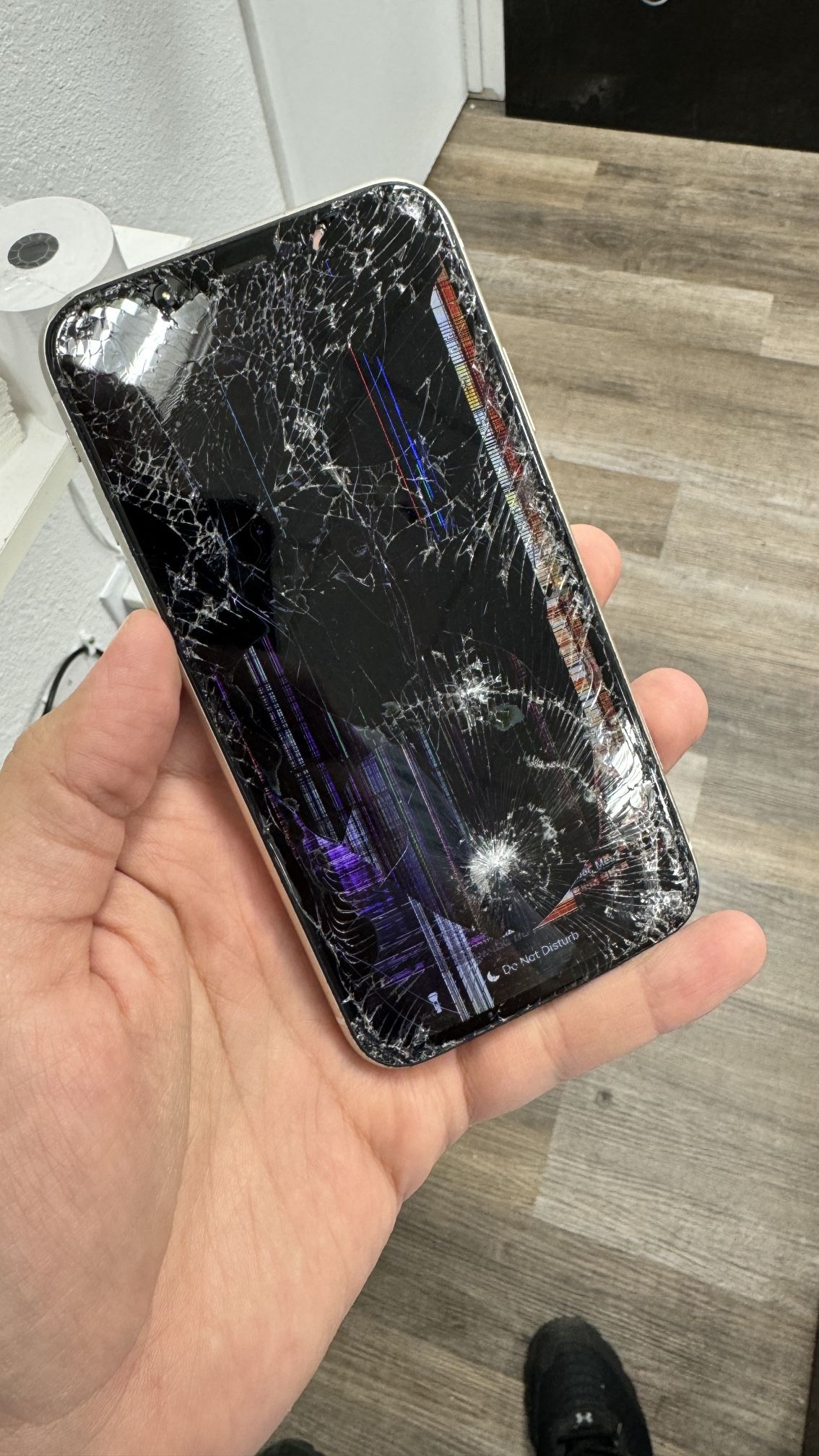 iPhone 12 Cracked Screen replacement (Hablamos Español)