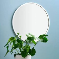 30” round white mirror
