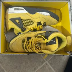 JORDAN 4 Yellow And Black 