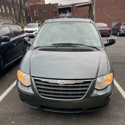 2005 Chrysler town and crunchy