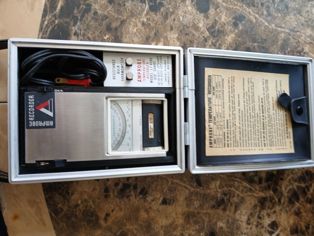 Amprobe AC Voltage & Current Recorder AA81 UNTESTED USA Vintage untested
The Amprobe AC Voltage & Current Recorder AA81 is a handheld device that a