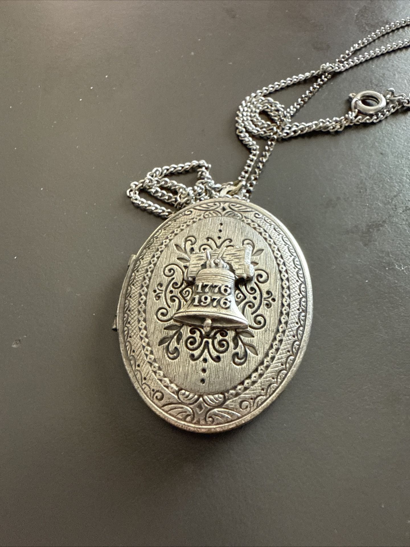 BICENTENNIAL 1776/1976 Liberty Bell Locket Pendant With Chain 