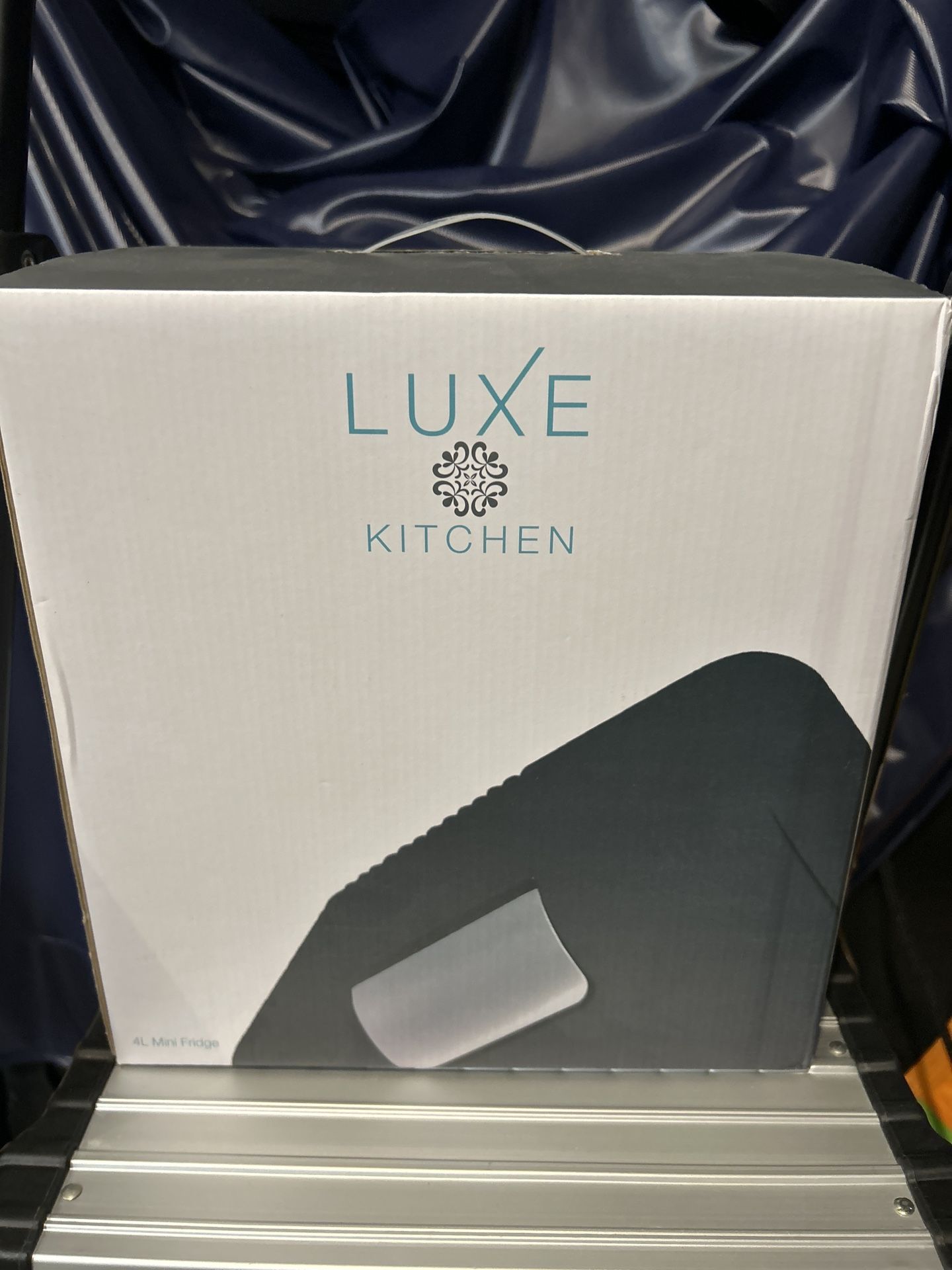 Luxe Kitchen 4L Mini Fridge (new)