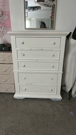 White Painted Wood Dresser