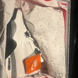 Air Jordan Retro 4 - White Cement Size 10