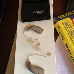 Oticon Hearing Aids With Charger And Instructions
