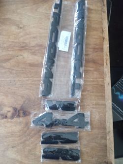 TOYOTA TACOMA EMBLEMS KIT 6 PICES V6, SR5, 4X4 BLACK MATTE TACOMA