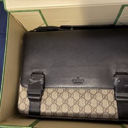 Gucci GG Supreme Messenger Bag