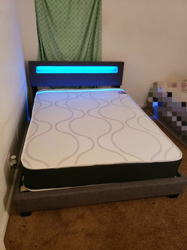 NEW Full MATTRESS and BOX SPRING. Bed frame not included👍