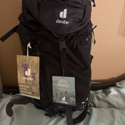 Deuter Trail 18L Backpack NWT