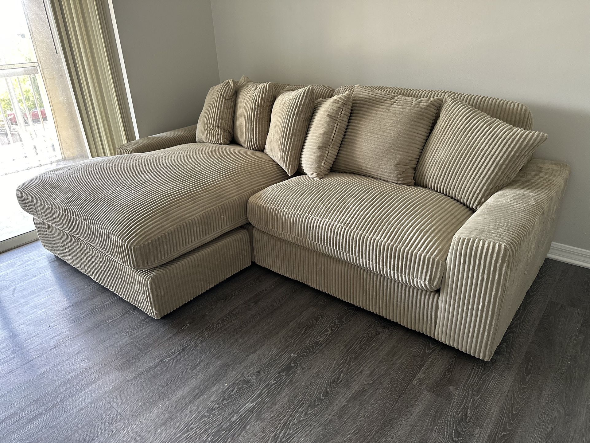 Brand new sectional in box- shop now pay later $49 down. 🔥Free Delivery and Assembly🔥