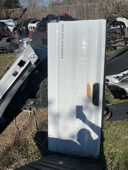 2019-2024 Chevrolet Silverado 1500 Tailgate OEM