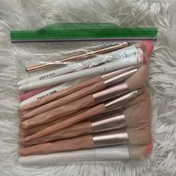Makeup brushes