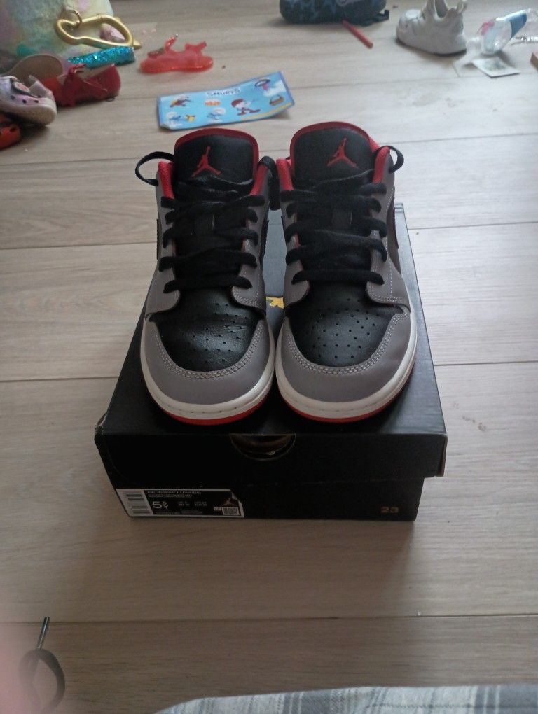 School Grade Air Jordan 1 Low Black/Fire Red cement Grey