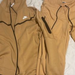 Men’s Brown Nike Tech Jacket and pants