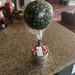 Hallmark Sugar Plum Tabletop Topiary Lighted Tree Christmas Decoration 2002