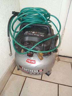 COMPRESSOR LIKE NEW,LOW HOUR'S, PERFECT FOR WORKING ON TRUCK OR ROOFING