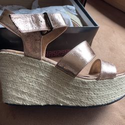 Brand New Gorgeous Rose Gold Sandals Size 9