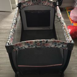 Babytrend Play Pen