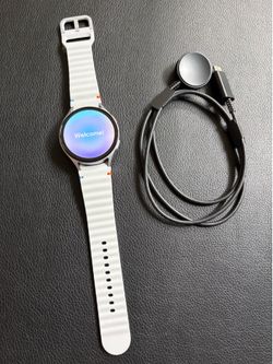 Samsung Galaxy Watch 7 44mm. Silver. Bluetooth version. Shoot me offer!!