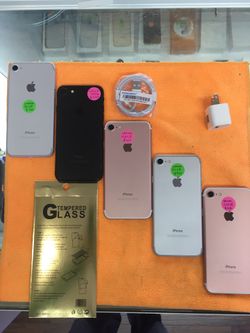 iPhone 7 unlocked 32GB with Free temper glass and charger