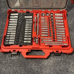 Milwaukee 1/4 & 3/8 Drive Ratchet Set. 