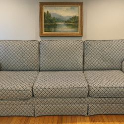 DISCOUNTED PRICE FOR TODAY couch in Great Condition