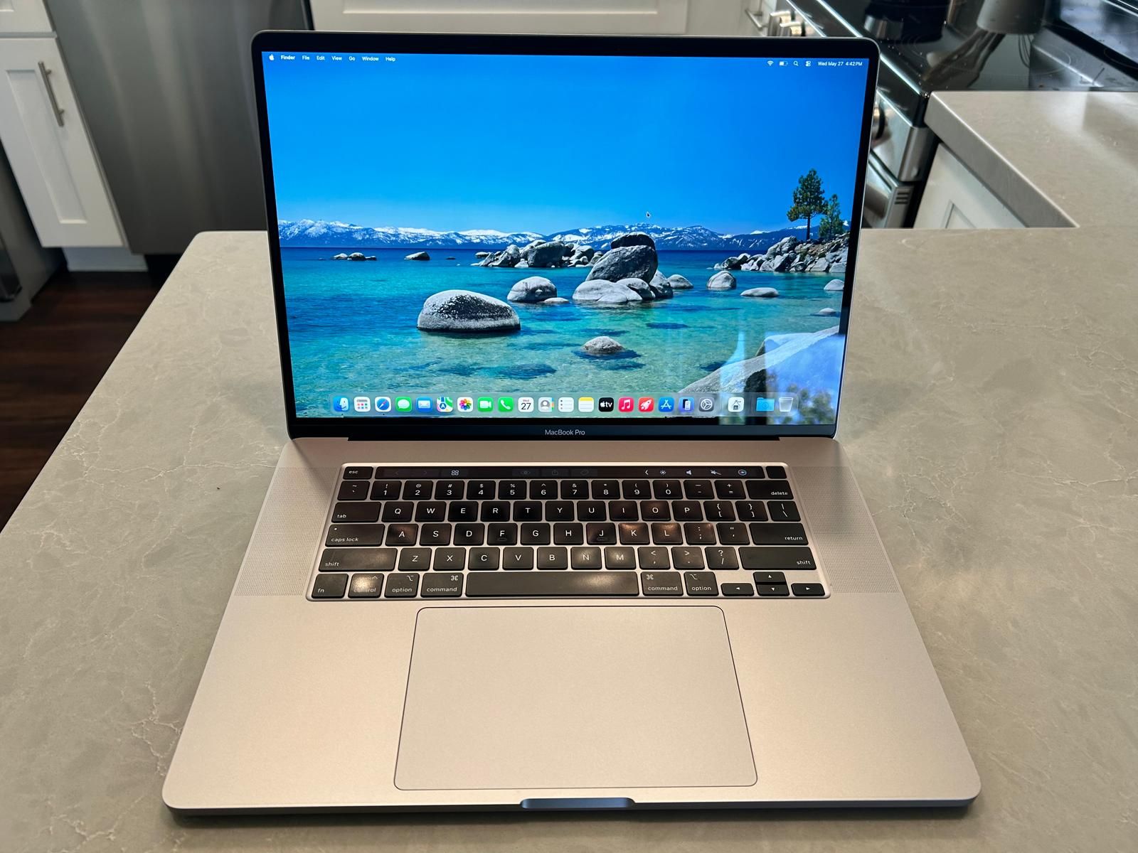 Macbook pro 16 inch 2019 i7 32GB RAM/ 512GB SSD