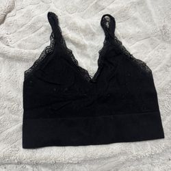 Black Ribbed V-Neck Bralette - Scalloped Lace Trim Seamless Crop Top